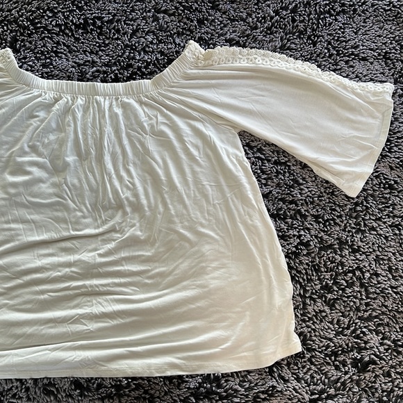 White Off the Shoulder Blouse - Picture 2 of 4